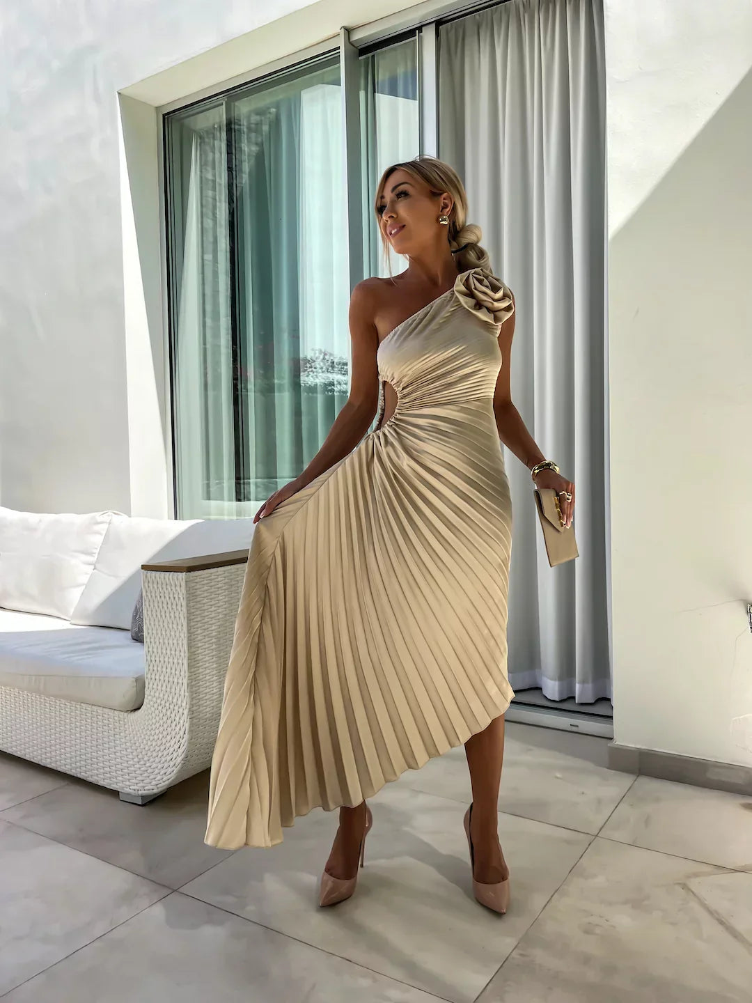 Lisbeth | Flower Shoulder Maxi Dress